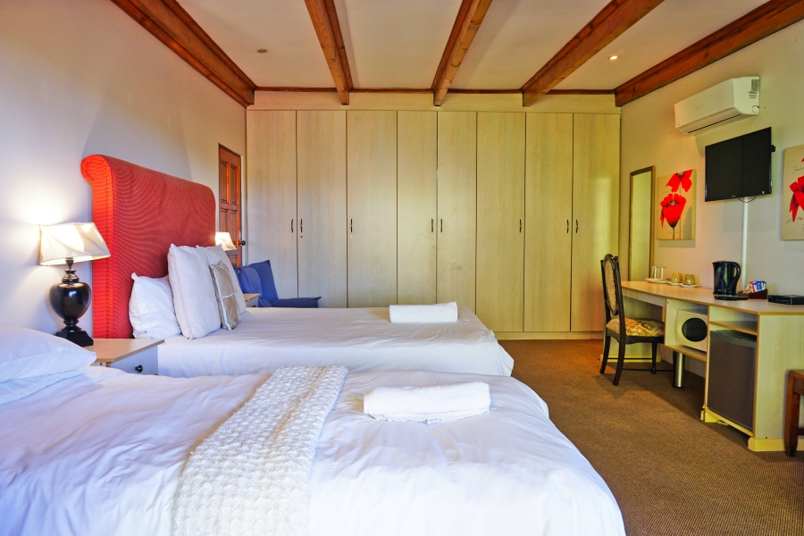 7 Bedroom Property for Sale in Nahoon Eastern Cape